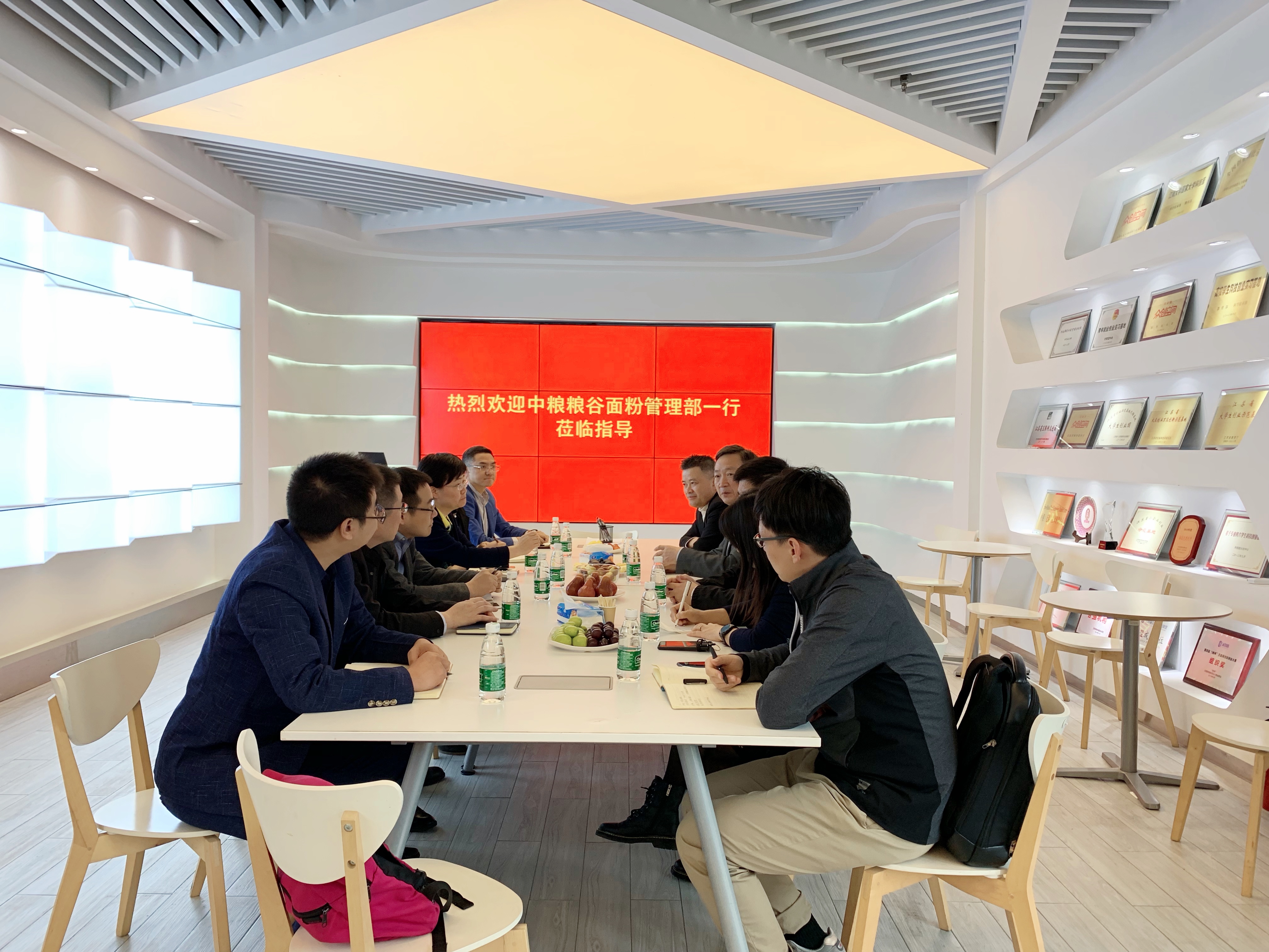 中粮粮谷控股有限公司面粉管理部总经理张瑞雪一行至园区参观交流
